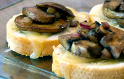 Гренки с грибами