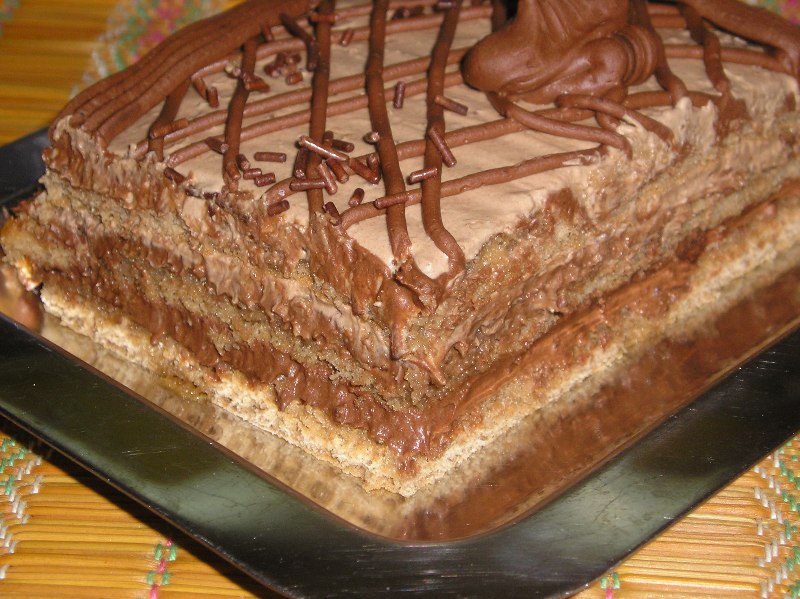 Торт из двух видов шоколадного крема