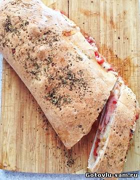 Стромболи с балыком и моцареллой