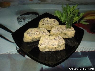 Луково-грибной рулет с сыром и укропом