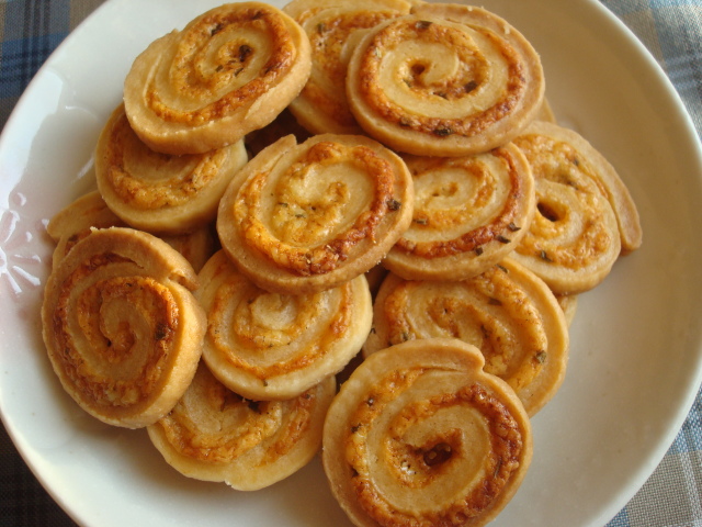 Сырные рулетики